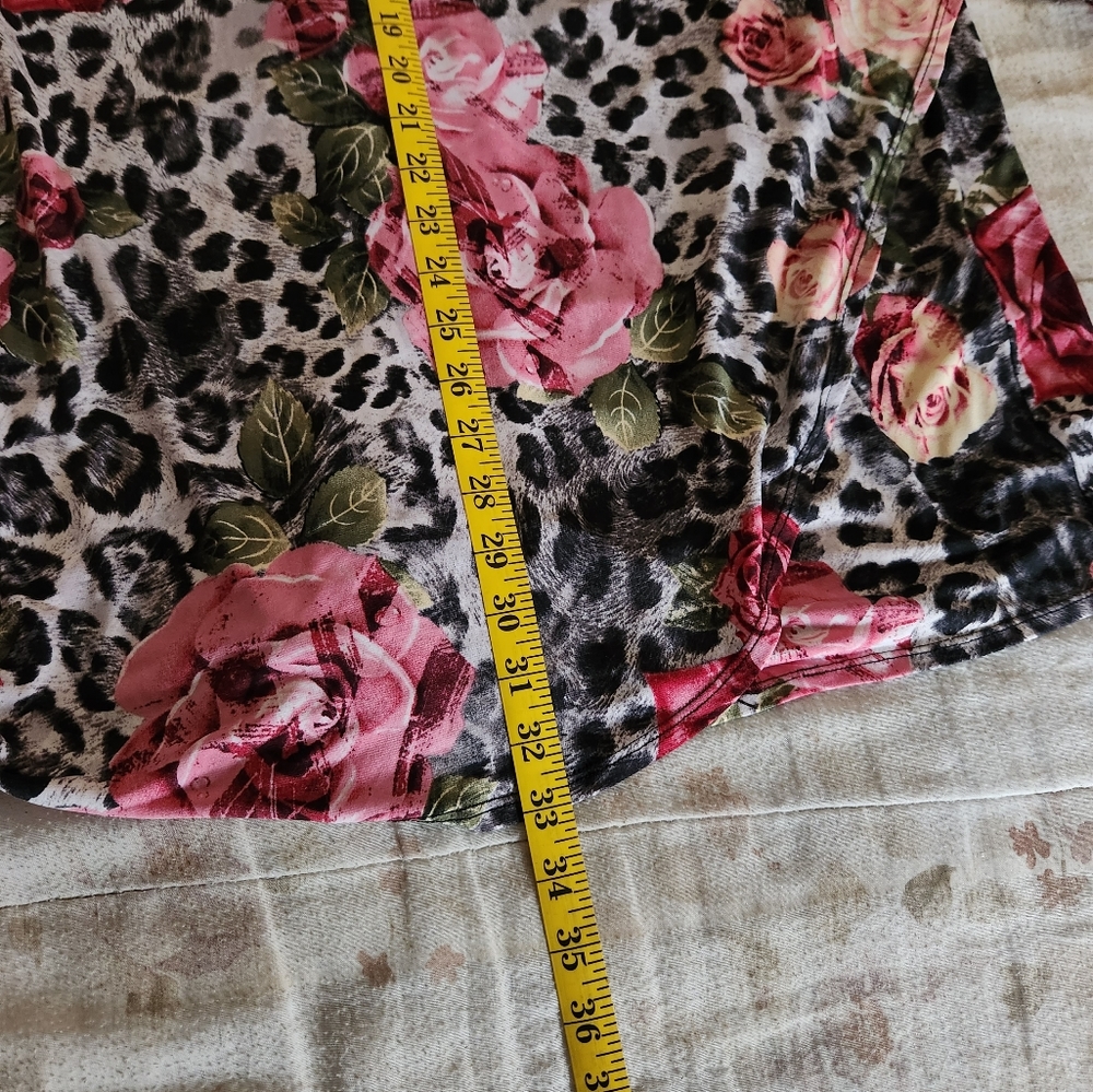 Leopard Dress with Roses - Picture 4 of 4